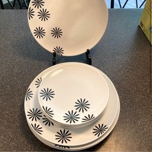 CRATE & BARREL RETRO MOD SALAD/DESSERT PLATES!!